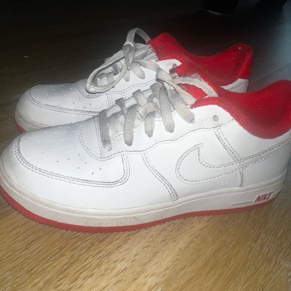 Red and white youth Air Force 1